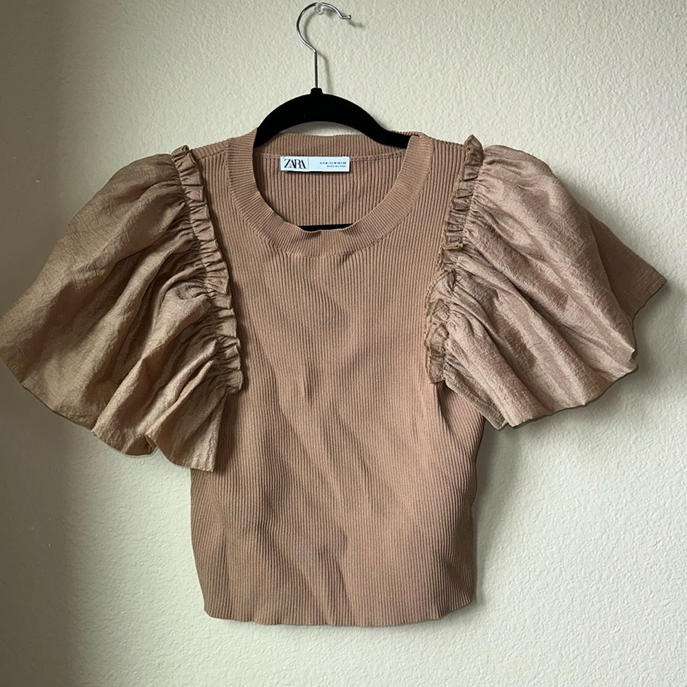 Top with volume sleeves from Zara